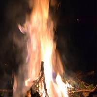 An der Feuerwehr werden auch dieses Jahr die Weihnachtsbäume verbrannt.